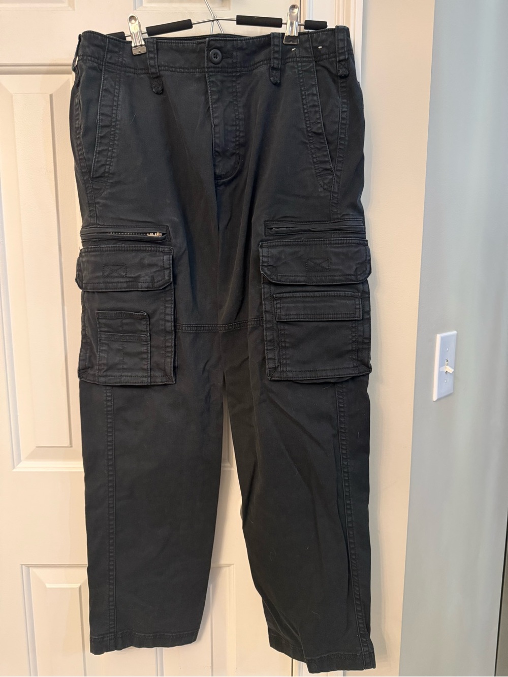 Men's Hollister Black Cargo Pants - Durable Utility Style